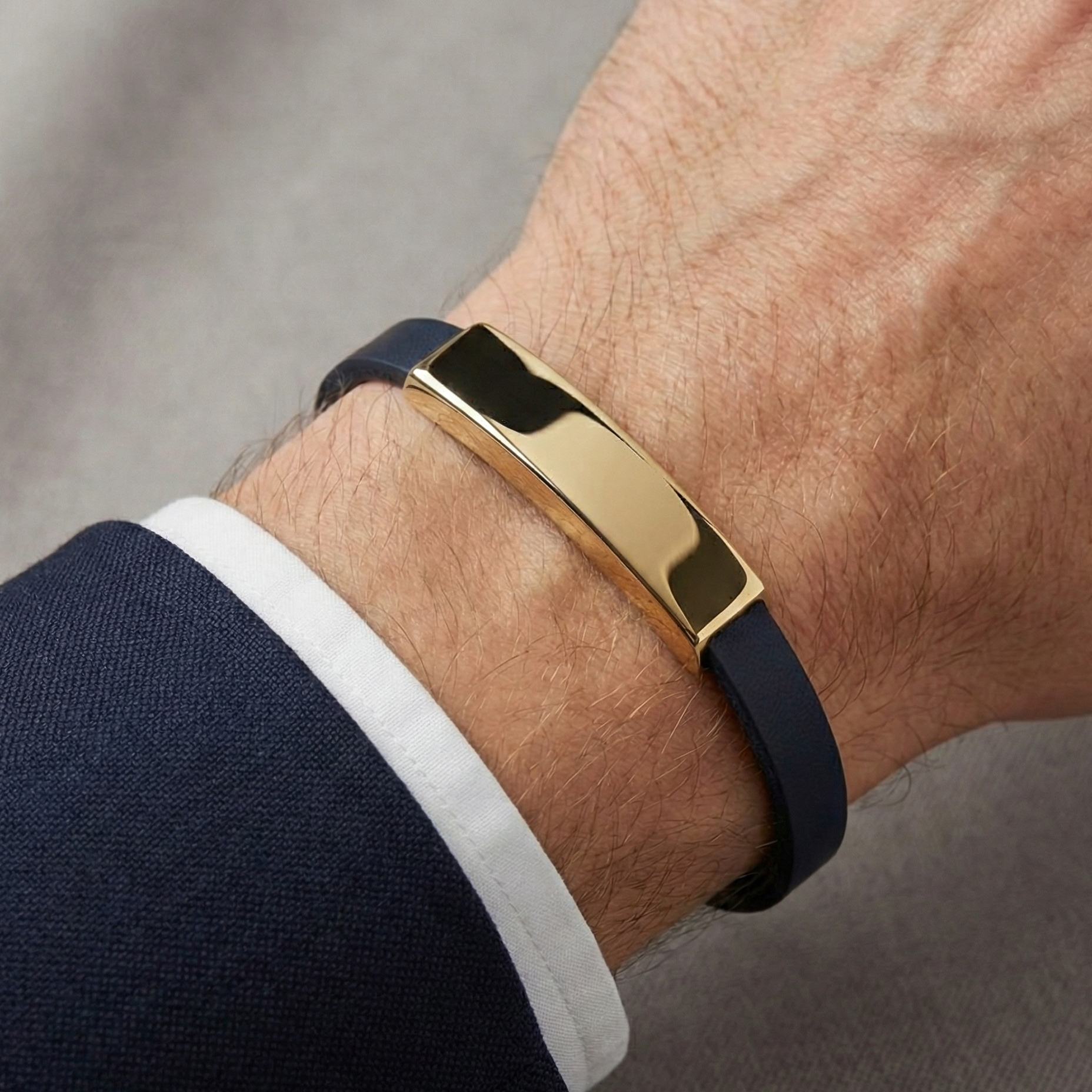 LYNGOT OR 18K | Signature (L’Original – Or Jaune Massif & Cuir Noir)