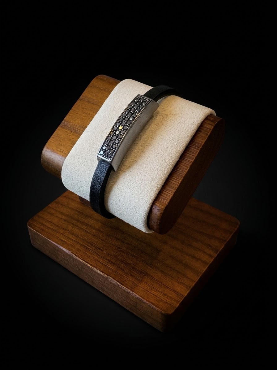 Bracelet LYNGOT, finition pavé rhodium noir, diamants noirs